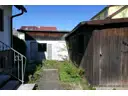 Zugang zwischen Haus und Garage