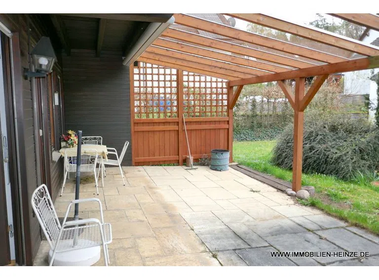 Terrasse - Teilüberdacht