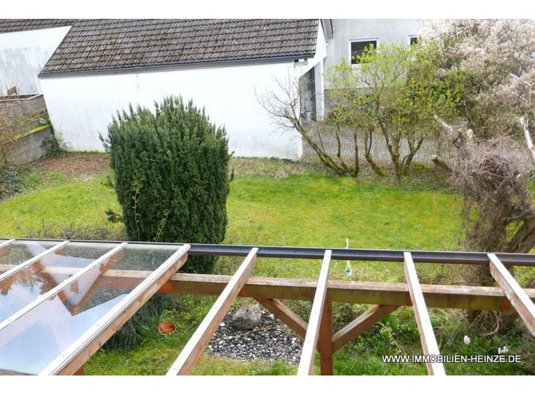 Ausblick zur Terrasse und Garten