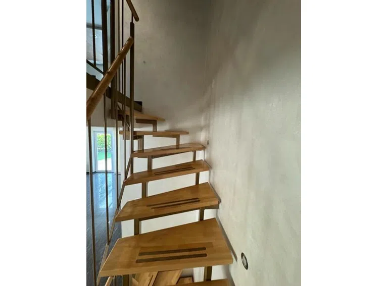 19 Treppe zum OG