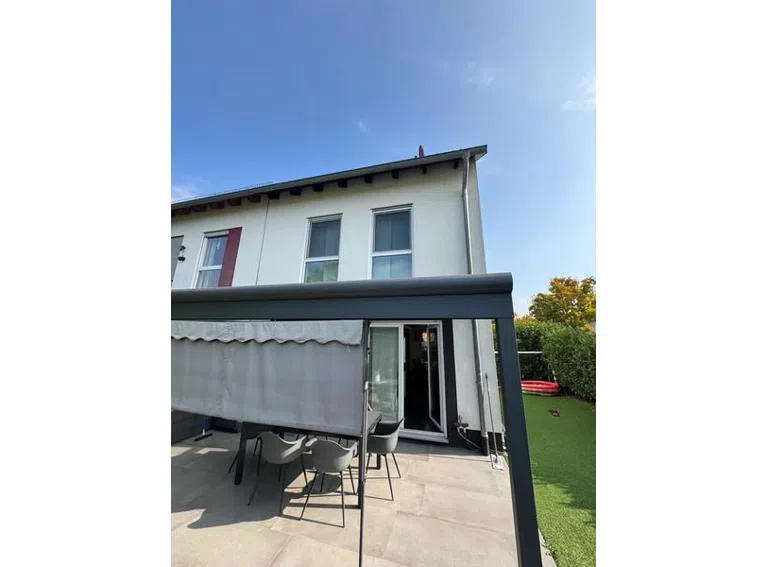 5 Rückseite Terrasse Pergola
