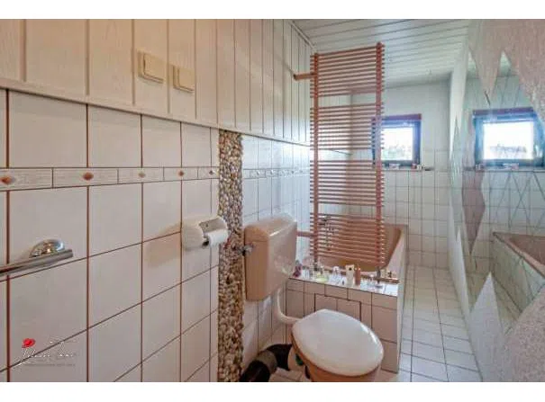 Badezimmer (EG)