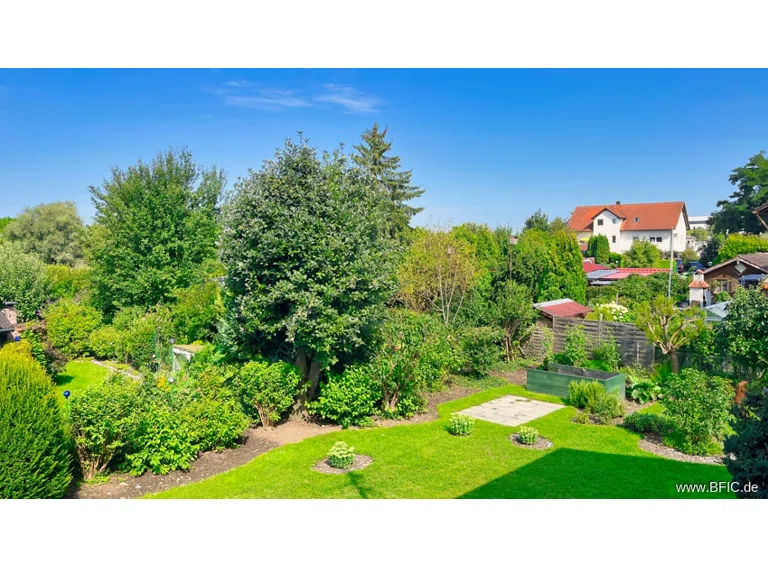 OG, Balkon Gartenblick