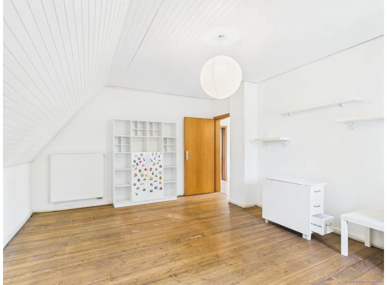 2. Zimmer OG