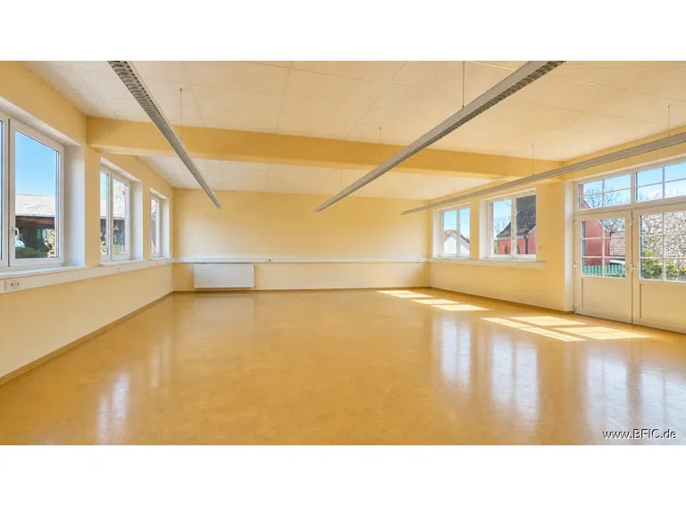 Halle im EG