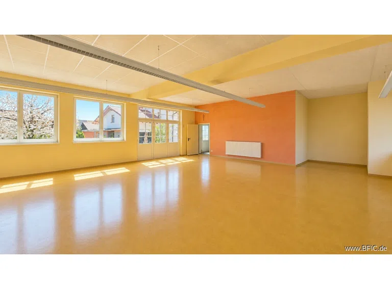 Halle im EG
