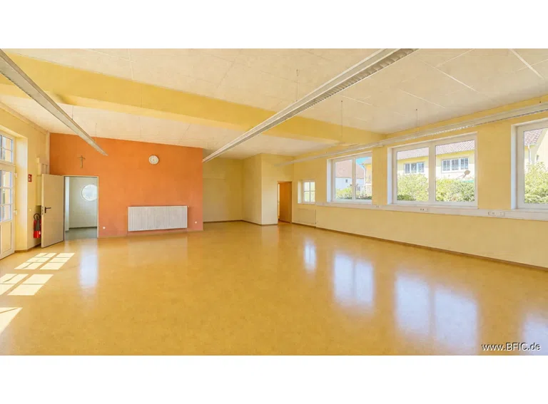 Halle im EG