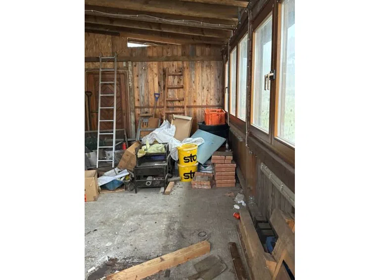 8 Carport innen