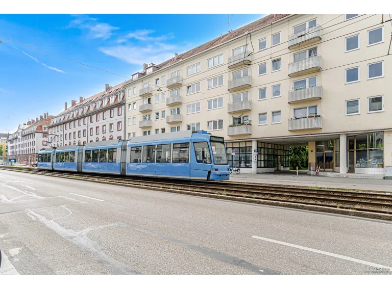 Tram "um die Ecke"