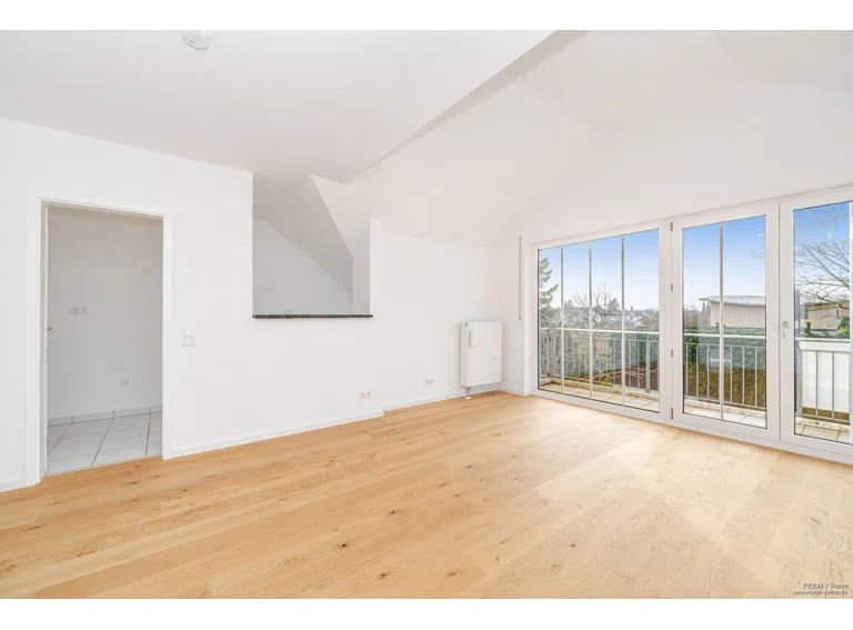 Wohnzimmer mit Balkon