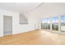 Wohnzimmer mit Balkon