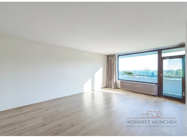 großzügiges Wohnzimmer