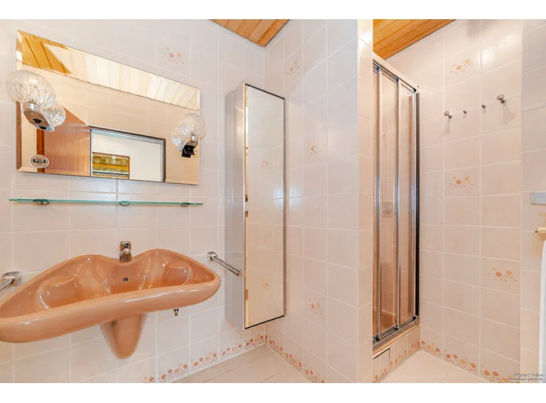 Bad mit Dusche