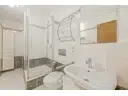 Zweites Badezimmer mit Dusche