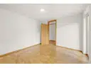 Helles Schlafzimmer 3 mit Parkettboden