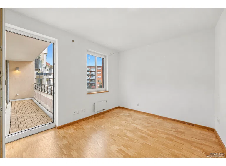 Schlafzimmer 3 mit direktem Balkonzugang