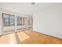 Schlafzimmer 2 mit großzügigen Fensterflächen
