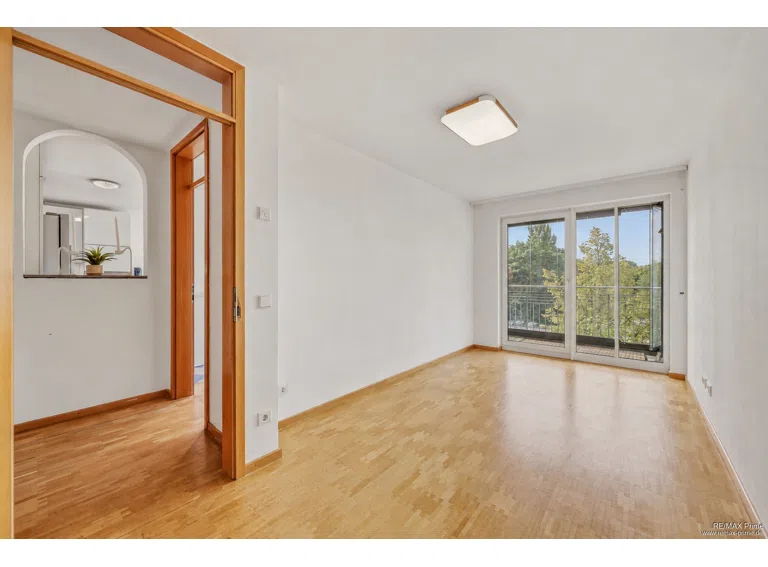 Schlafzimmer 1 mit direktem Balkonzugang