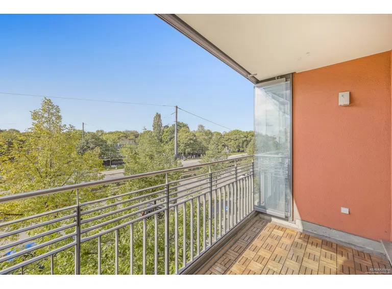 Balkon 2 mit geschütztem Außenbereich