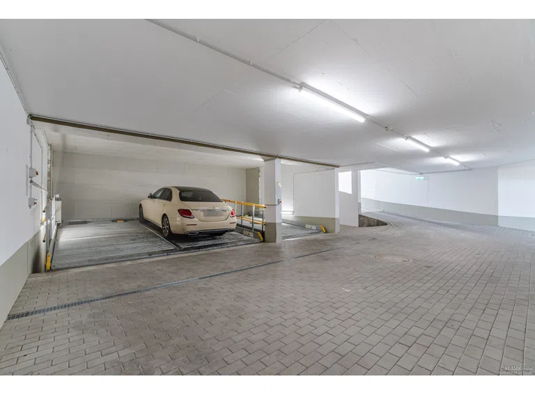 Tiefgarage mit 6 Duplex-Stellplätzen