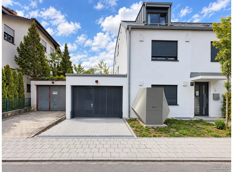 Einfahrt zur Garage