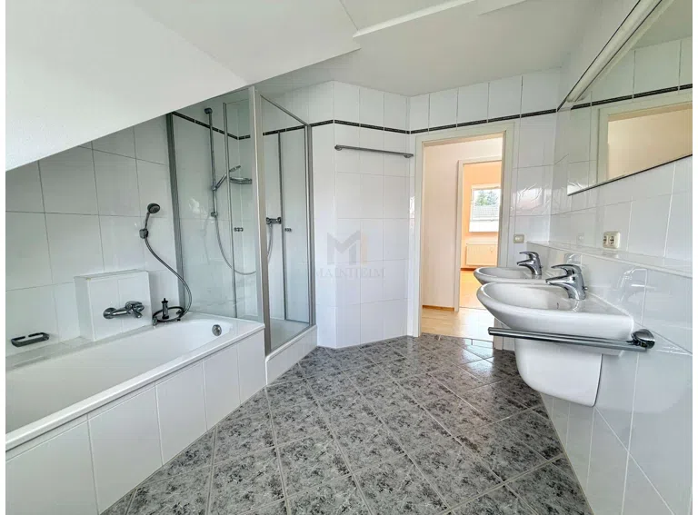 Badezimmer(DG)