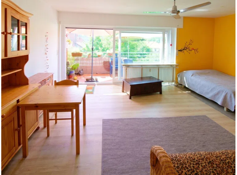 Wohn-/Schlafzimmer - mit KI bearbeitet
