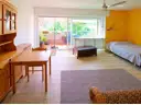 Wohn-/Schlafzimmer - mit KI bearbeitet