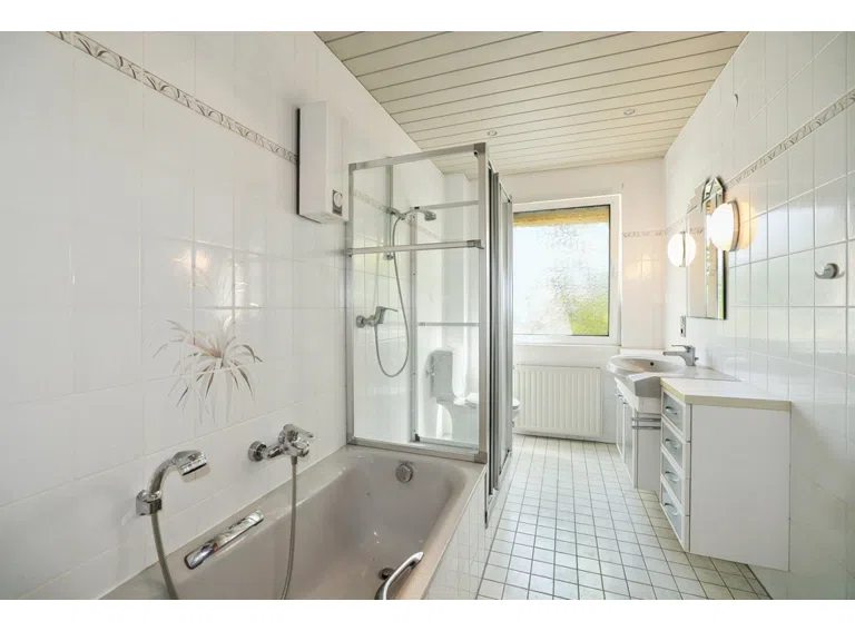 Badezimmer EG