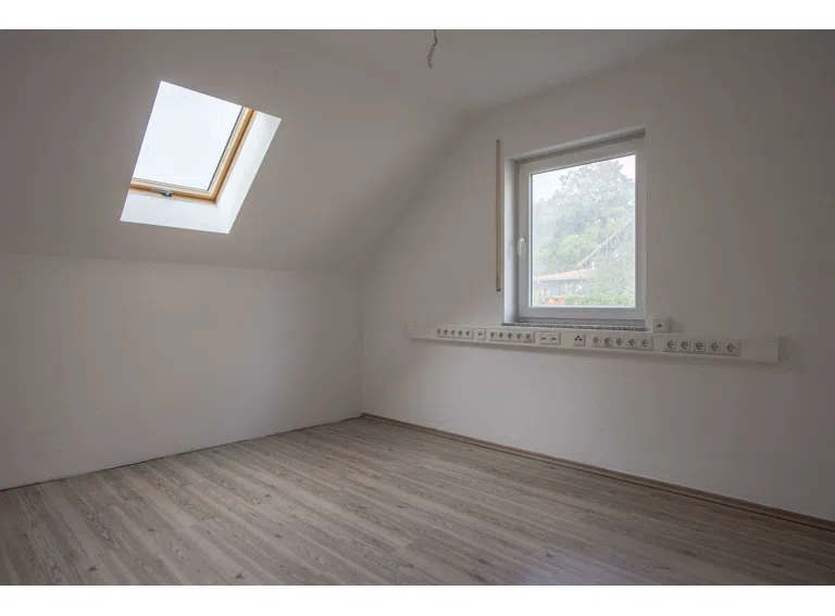 Arbeits-/Schlafzimmer