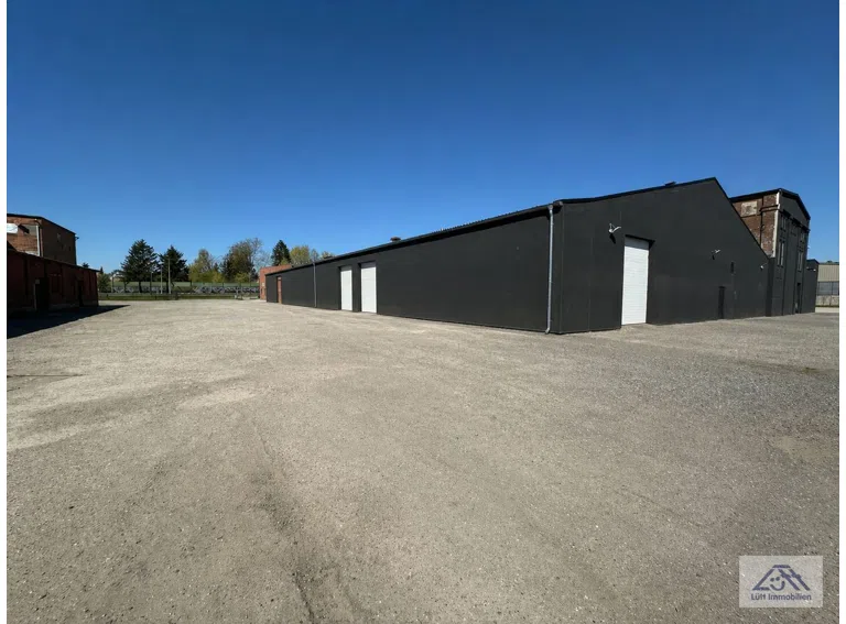 Halle 2500 m² außen.jpg