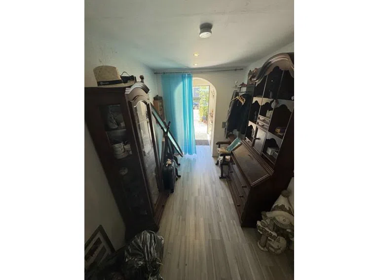 8 Flur und Garderobe