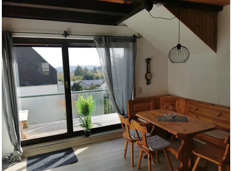 2 Blick zum Balkon