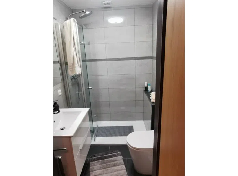 7 Dusche und WB und WC