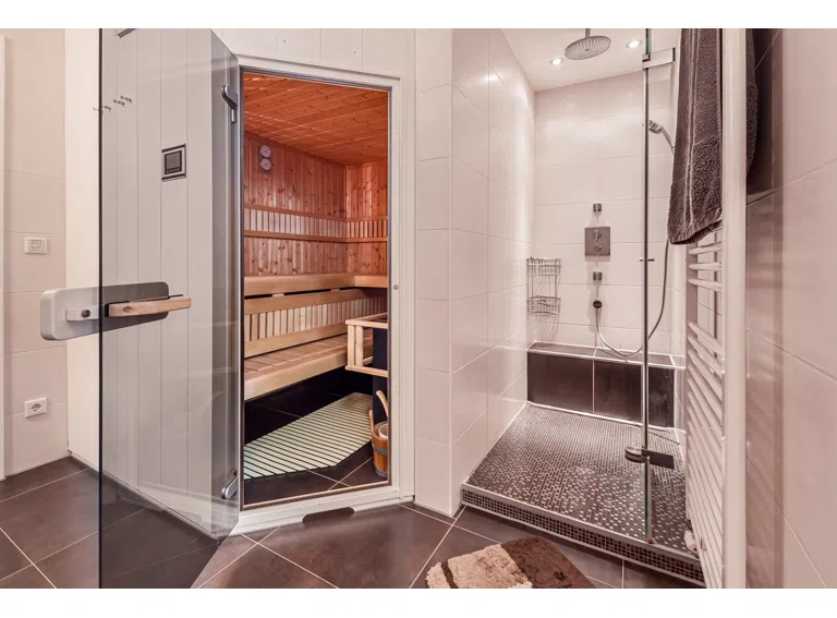 Sauna und Dusche