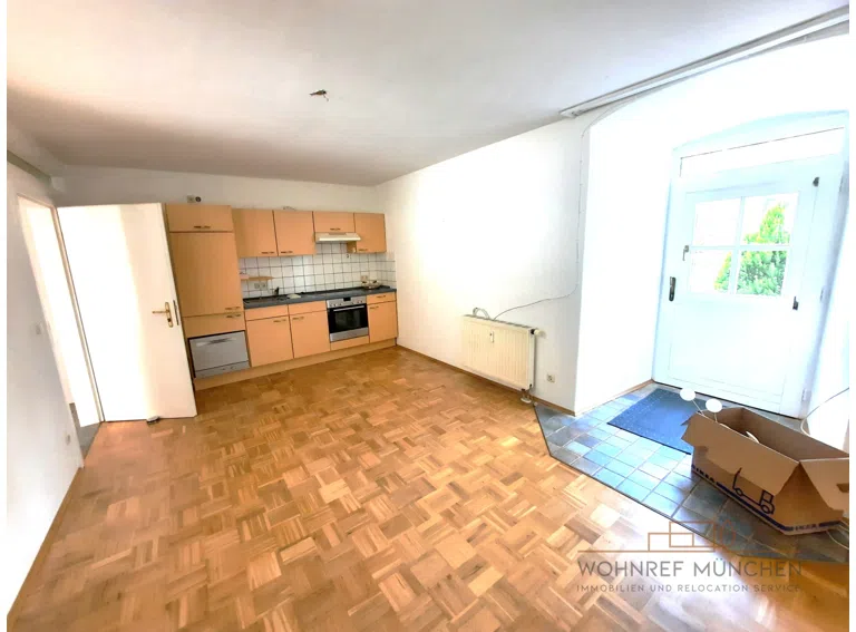 Wohnraum mit Blick auf die Einbauküche