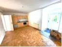 Wohnraum mit Blick auf die Einbauküche