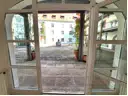 Blick vom Schlafzimer auf die Innenhofterrasse