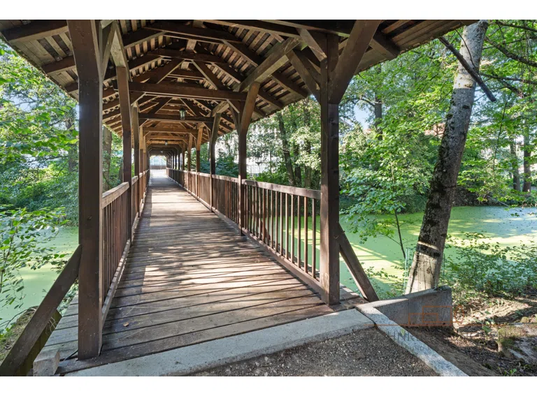 Brücke zum Wasserschloss