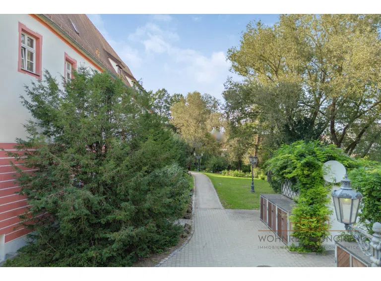 Rundweg ums Schloss