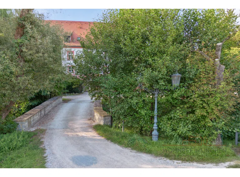 Zufahrt zum Schloss