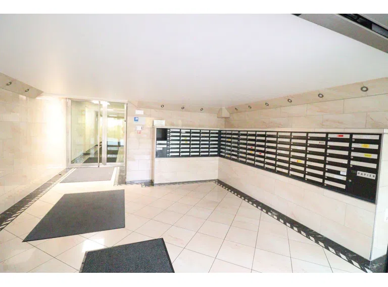 Hauseingang - Briefkastenanlage