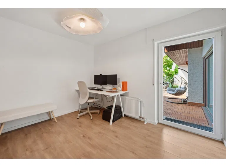 Büro EG