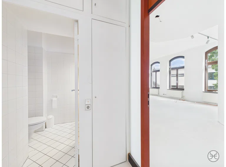 Blick Flur und 2. WC