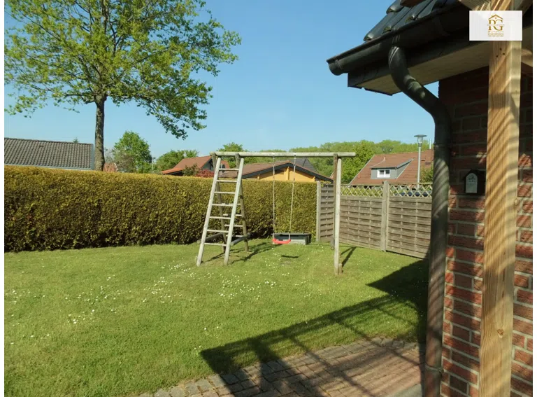 Garten mit Schaukel