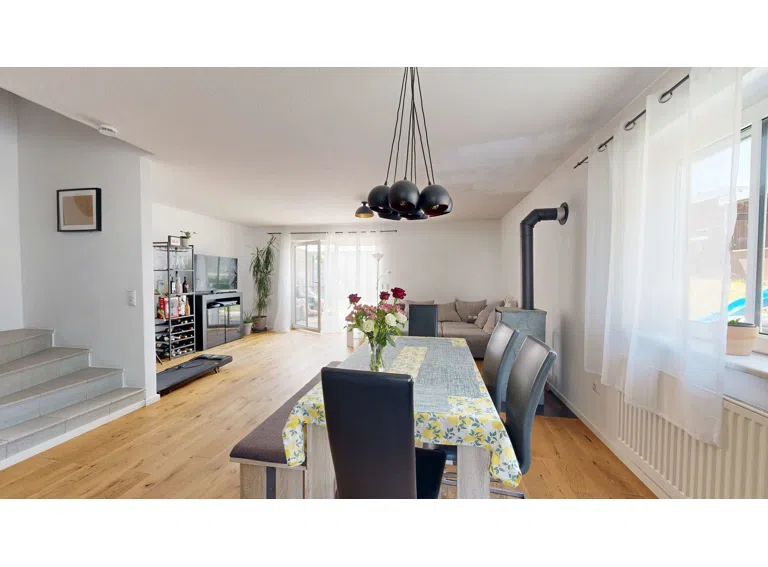 Wohnzimmer mit Esszimmer