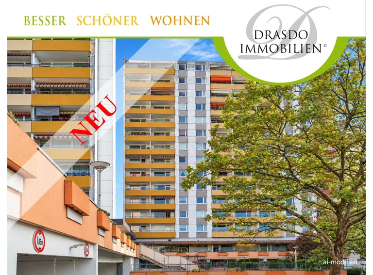 Wohnanlage unter blauem Himmel