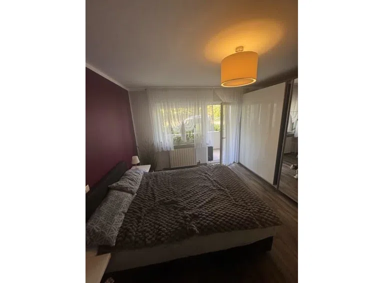 14 Schlafzimmer mit Balkonzugang
