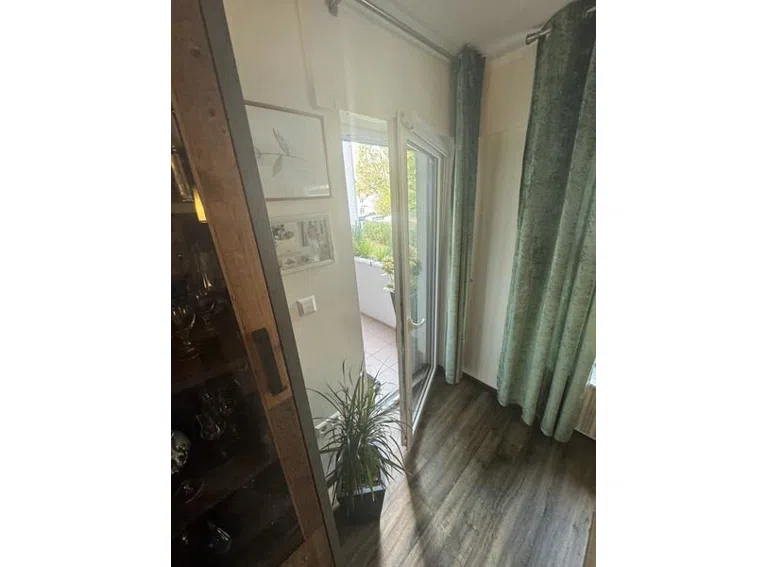 27 Wohnzimmerzugang zum Balkon