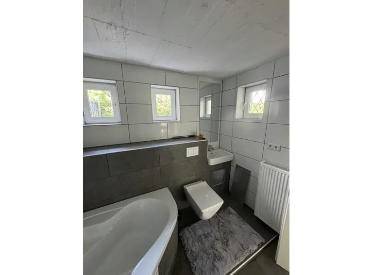 8 Badewann WC Hygienebereich
